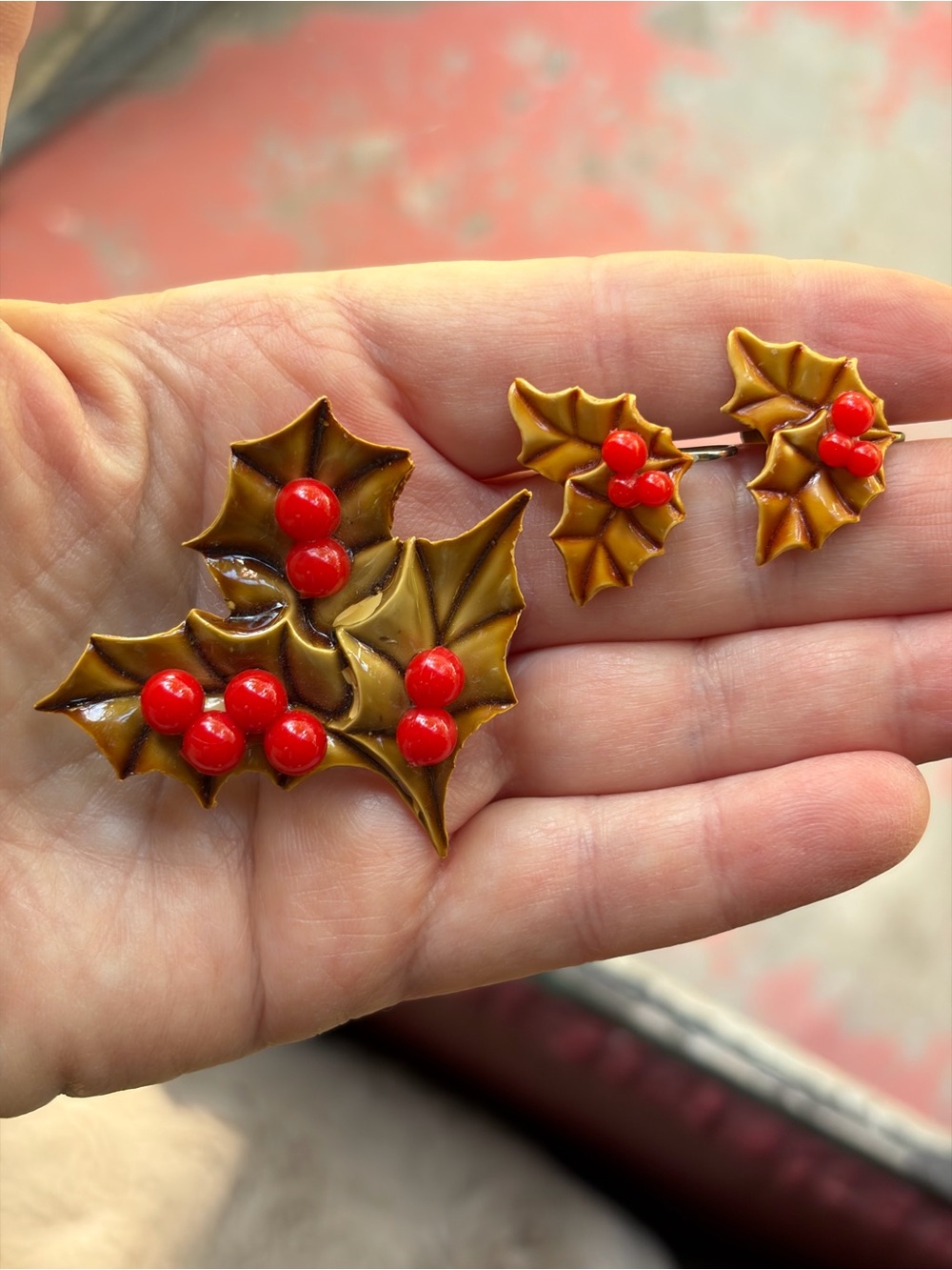 40- 50's Celluloid Golden Holly Leaves & Berries Pin/Brooch And Earrings Set